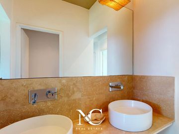 Casa en venta en Costa Esmeralda, barrio residencial
