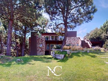 Casa en venta en Costa Esmeralda, barrio residencial