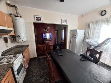 Casa en venta - 3 Dormitorios 2 Baños - Cochera - 289Mts2 - Florencio Varela