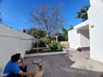 Casa en venta - 3 Dormitorios 2 Baños - Cochera - 289Mts2 - Florencio Varela
