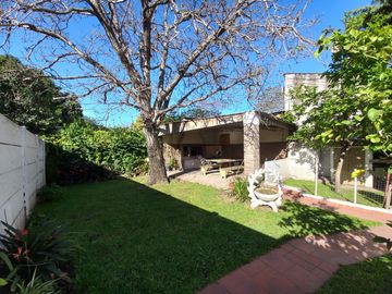 Casa en venta - 3 Dormitorios 2 Baños - Cochera - 289Mts2 - Florencio Varela
