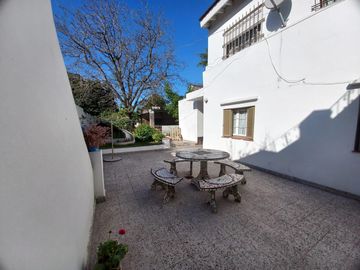 Casa en venta - 3 Dormitorios 2 Baños - Cochera - 289Mts2 - Florencio Varela
