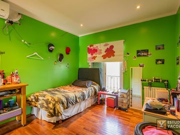 Casa en venta - 3 Dormitorios 4 Baños - 180Mts2 - El Quilmar, City Bell, La Plata