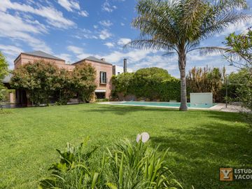 Casa en venta - 3 Dormitorios 4 Baños - 180Mts2 - El Quilmar, City Bell, La Plata