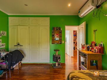 Casa en venta - 3 Dormitorios 4 Baños - 180Mts2 - El Quilmar, City Bell, La Plata