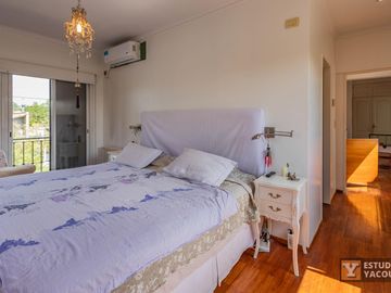 Casa en venta - 3 Dormitorios 4 Baños - 180Mts2 - El Quilmar, City Bell, La Plata