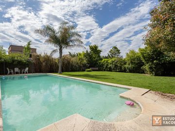 Casa en venta - 3 Dormitorios 4 Baños - 180Mts2 - El Quilmar, City Bell, La Plata