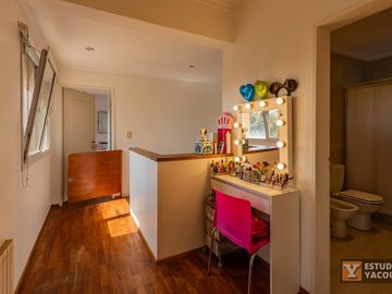Casa en venta - 3 Dormitorios 4 Baños - 180Mts2 - El Quilmar, City Bell, La Plata