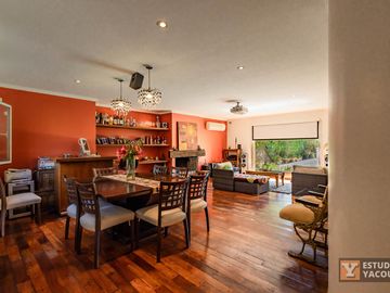 Casa en venta - 3 Dormitorios 4 Baños - 180Mts2 - El Quilmar, City Bell, La Plata