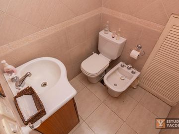 Casa en venta - 3 Dormitorios 4 Baños - 180Mts2 - El Quilmar, City Bell, La Plata