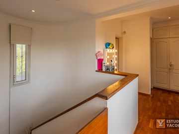Casa en venta - 3 Dormitorios 4 Baños - 180Mts2 - El Quilmar, City Bell, La Plata
