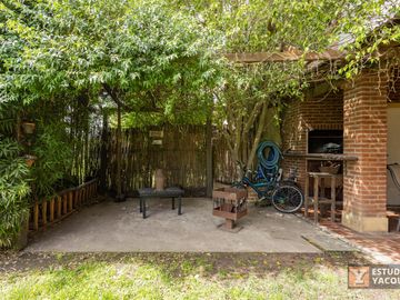 Casa en venta - 3 Dormitorios 4 Baños - 180Mts2 - El Quilmar, City Bell, La Plata