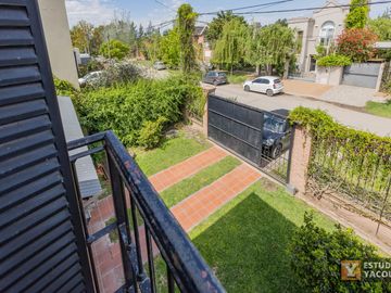 Casa en venta - 3 Dormitorios 4 Baños - 180Mts2 - El Quilmar, City Bell, La Plata