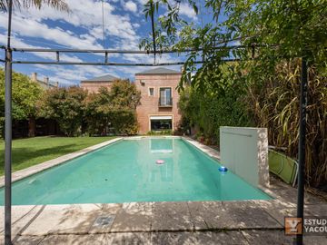 Casa en venta - 3 Dormitorios 4 Baños - 180Mts2 - El Quilmar, City Bell, La Plata