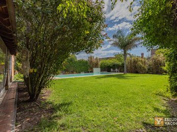 Casa en venta - 3 Dormitorios 4 Baños - 180Mts2 - El Quilmar, City Bell, La Plata