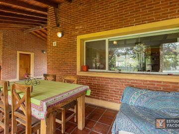 Casa en venta - 3 Dormitorios 4 Baños - 180Mts2 - El Quilmar, City Bell, La Plata