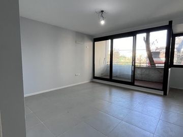 Departamento en  venta 3 ambientes baño y toilette. Cochera Fija - Villa Ballester