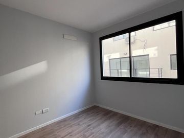 Departamento en  venta 3 ambientes baño y toilette. Cochera Fija - Villa Ballester