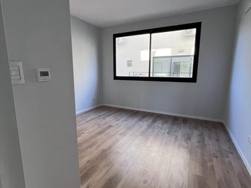 Departamento en  venta 3 ambientes baño y toilette. Cochera Fija - Villa Ballester