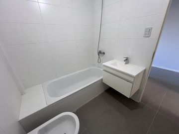 Departamento en  venta 3 ambientes baño y toilette. Cochera Fija - Villa Ballester