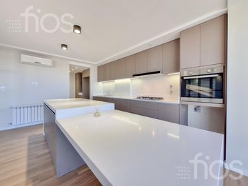 VENTA DEPARTAMENTO PISO EXCLUSIVO TRES DORMITORIOS CON  BALCON Y AMENITIES  EN ZONA CENTRO