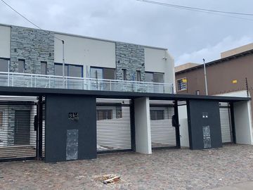 Dúplex en venta - 2 Dormitorios 2 Baños - Cochera - 110Mts2 - Berazategui