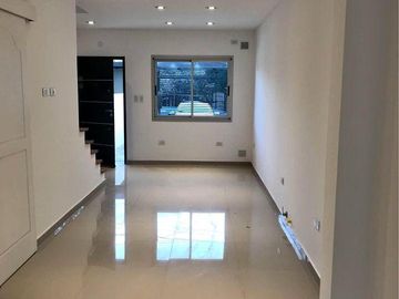 Dúplex en venta - 2 Dormitorios 2 Baños - Cochera - 110Mts2 - Berazategui