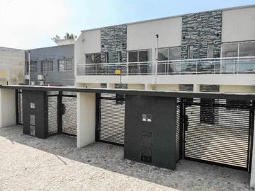 Dúplex en venta - 2 Dormitorios 2 Baños - Cochera - 110Mts2 - Berazategui
