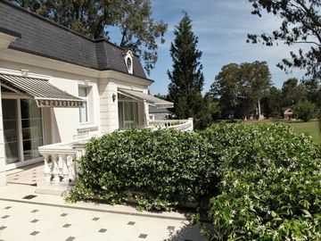 Casa en Abril Club De Campo