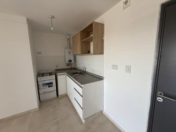 Departamento a estrenar frente con balcón y amenities sobre Avenida Colón