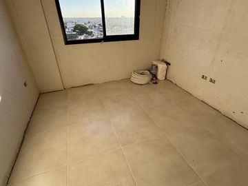 Departamento a estrenar frente con balcón y amenities sobre Avenida Colón