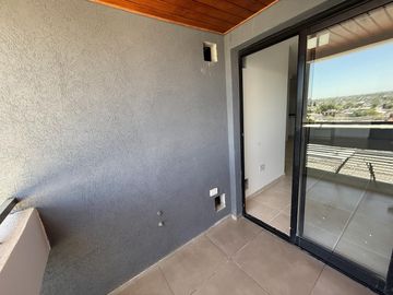 Departamento a estrenar frente con balcón y amenities sobre Avenida Colón