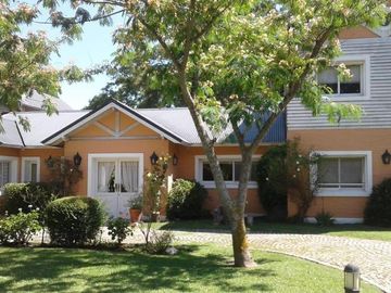 CHALET 6 AMB PISCINA CLIMATIZADA LOTE 1500 M²  VISTA AL GOLF