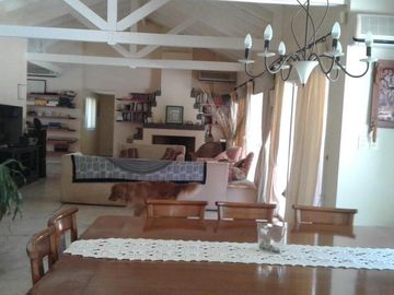 CHALET 6 AMB PISCINA CLIMATIZADA LOTE 1500 M²  VISTA AL GOLF