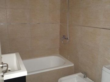 2 Amb. PB Contr.c/ Patio y Cochera f/c. Apto. Seguridad. Lambare al 900  - Almagro