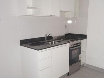 2 Amb. PB Contr.c/ Patio y Cochera f/c. Apto. Seguridad. Lambare al 900  - Almagro
