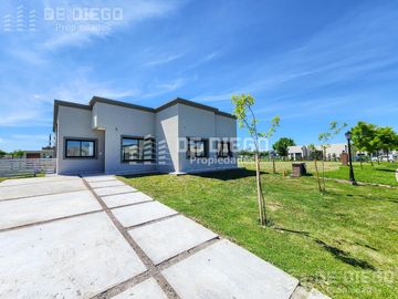 Casa de 4 ambientes en venta en el barrio San Pablo, Pilar