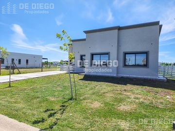 Casa de 4 ambientes en venta en el barrio San Pablo, Pilar