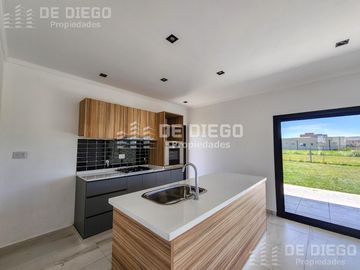 Casa de 4 ambientes en venta en el barrio San Pablo, Pilar