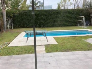 Casa en venta - 3 habitaciones 2 baños - pileta patio - 210mts2 - Esteban Echeverria