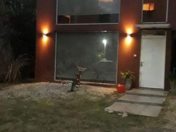 Casa en venta - 3 habitaciones 2 baños - pileta patio - 210mts2 - Esteban Echeverria