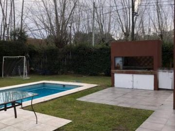 Casa en venta - 3 habitaciones 2 baños - pileta patio - 210mts2 - Esteban Echeverria