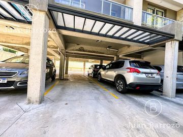 Departamento de 2 ambientes al frente con cochera en venta en Monte Grande.