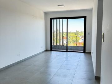 Departamento de dos ambientes con cochera,  en venta- Ituzaingó Sur