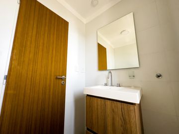 Departamento de dos ambientes con cochera,  en venta- Ituzaingó Sur