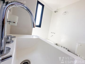 Departamento de dos ambientes con cochera,  en venta- Ituzaingó Sur