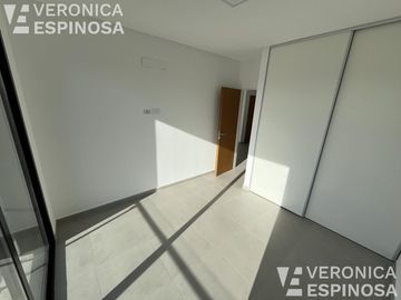 Departamento de dos ambientes con cochera,  en venta- Ituzaingó Sur