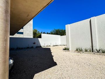 Departamento de dos ambientes con cochera,  en venta- Ituzaingó Sur