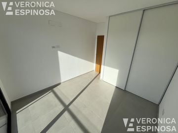 Departamento de dos ambientes con cochera,  en venta- Ituzaingó Sur