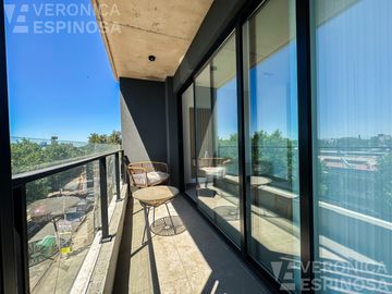Departamento de dos ambientes con cochera,  en venta- Ituzaingó Sur